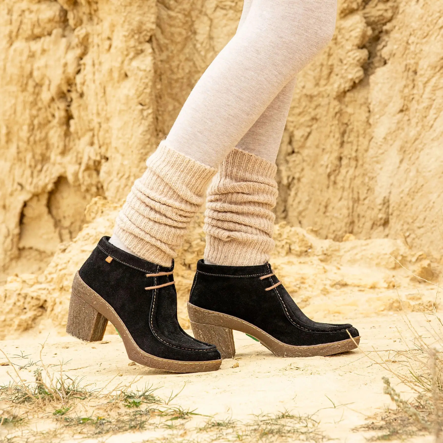 Botines con tacón N5432 SILK SUEDE BLACK / HAYA color Black