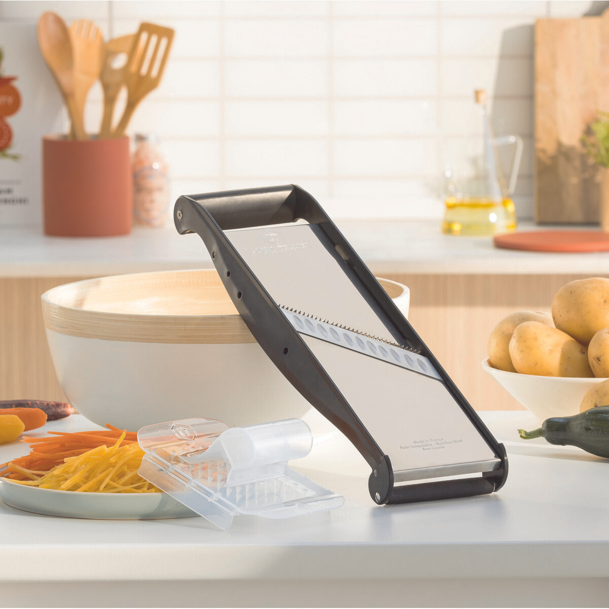 Mandoline inox Compact-PRO BASALTE avec poussoir ergonomique - 2 peignes effileurs (4 & 10 mm)