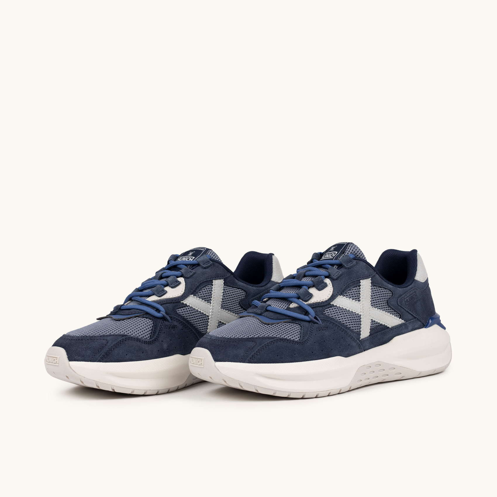 Zapatilla de Silueta Dinámica en Tonos Tierra y Detalles Turquesa MUNICH NEXA 19