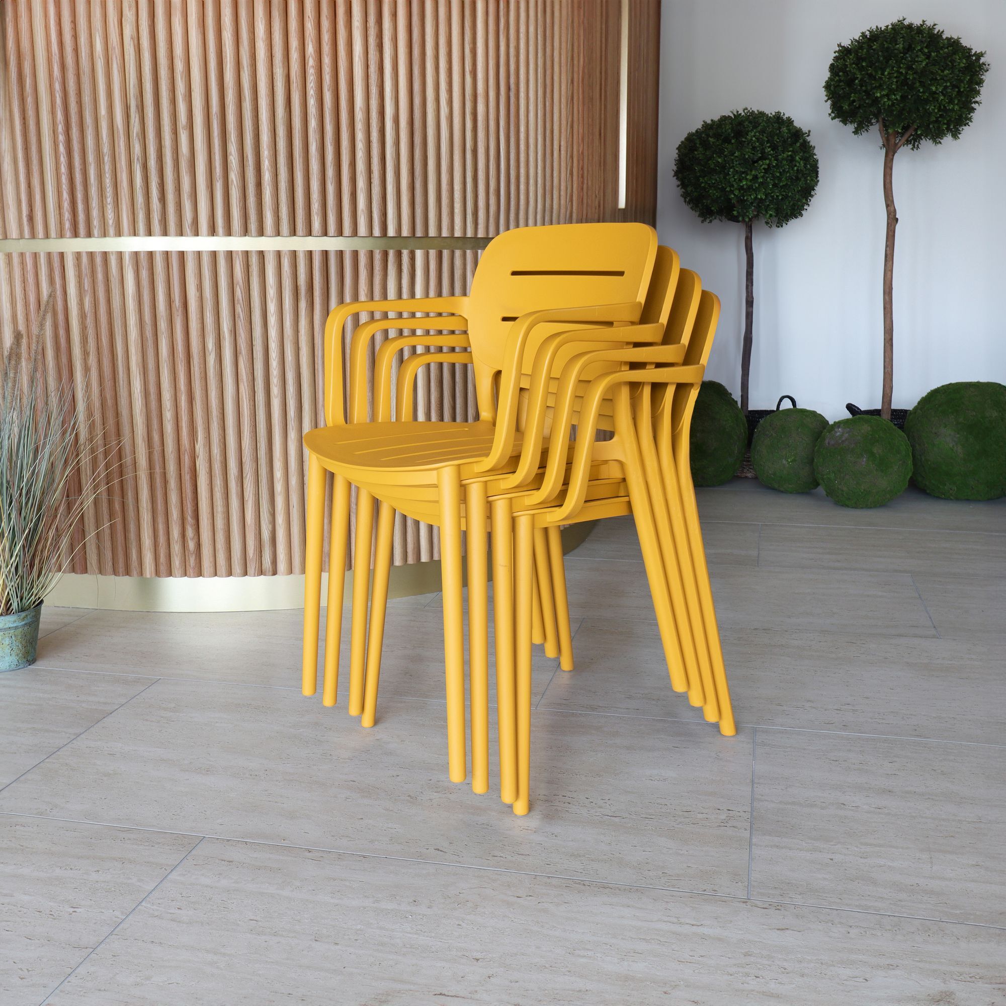 Lot de 4 fauteuils de table jaune extérieur en polypropylène SUNSET