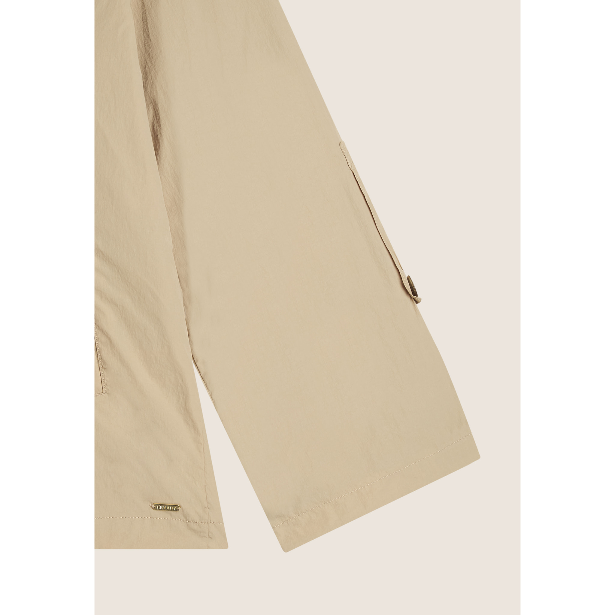 Trench donna in nylon lunghezza media con maniche ampie