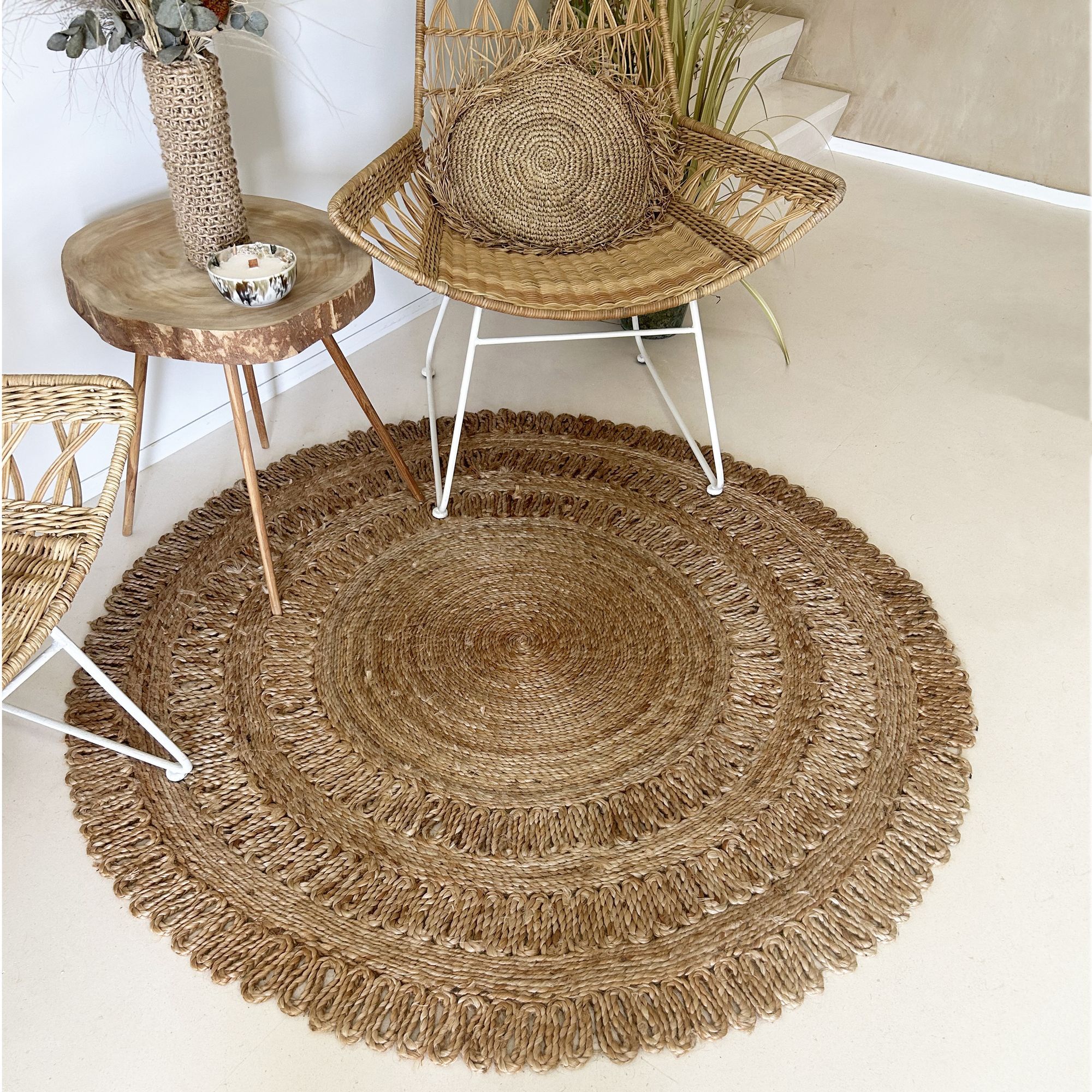 TAPIS EN JUTE NATURELLE TRESSE A  LA  MAIN DIAMÈTRE 140CM JERICO