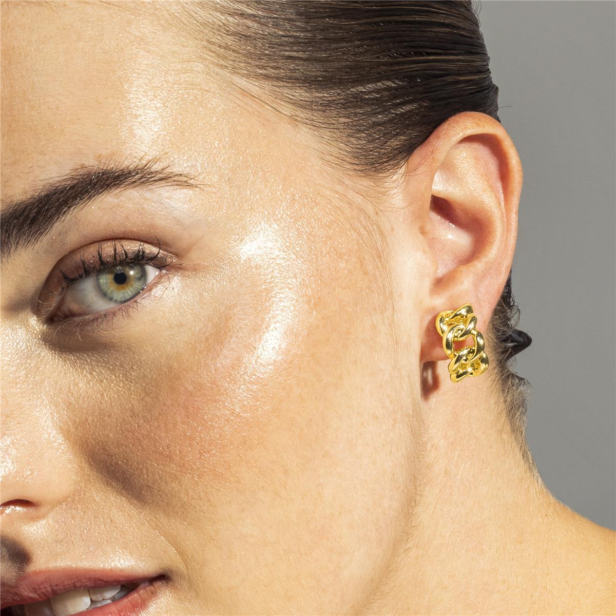 Pendientes acabados en oro amarillo de 18K
