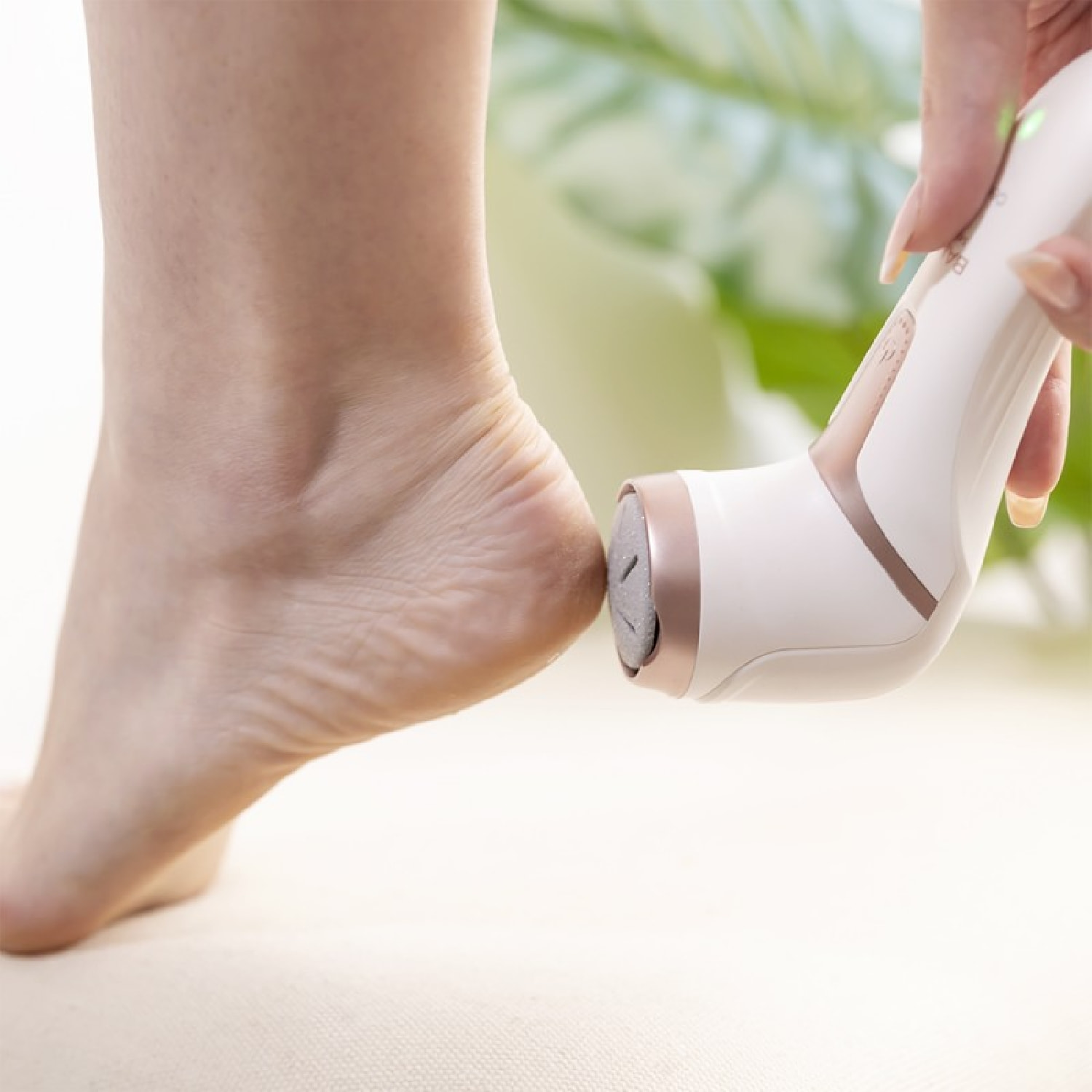 Cecotec Bamba SkinCare Lime à pieds électrique avec batterie rechargeable au lit