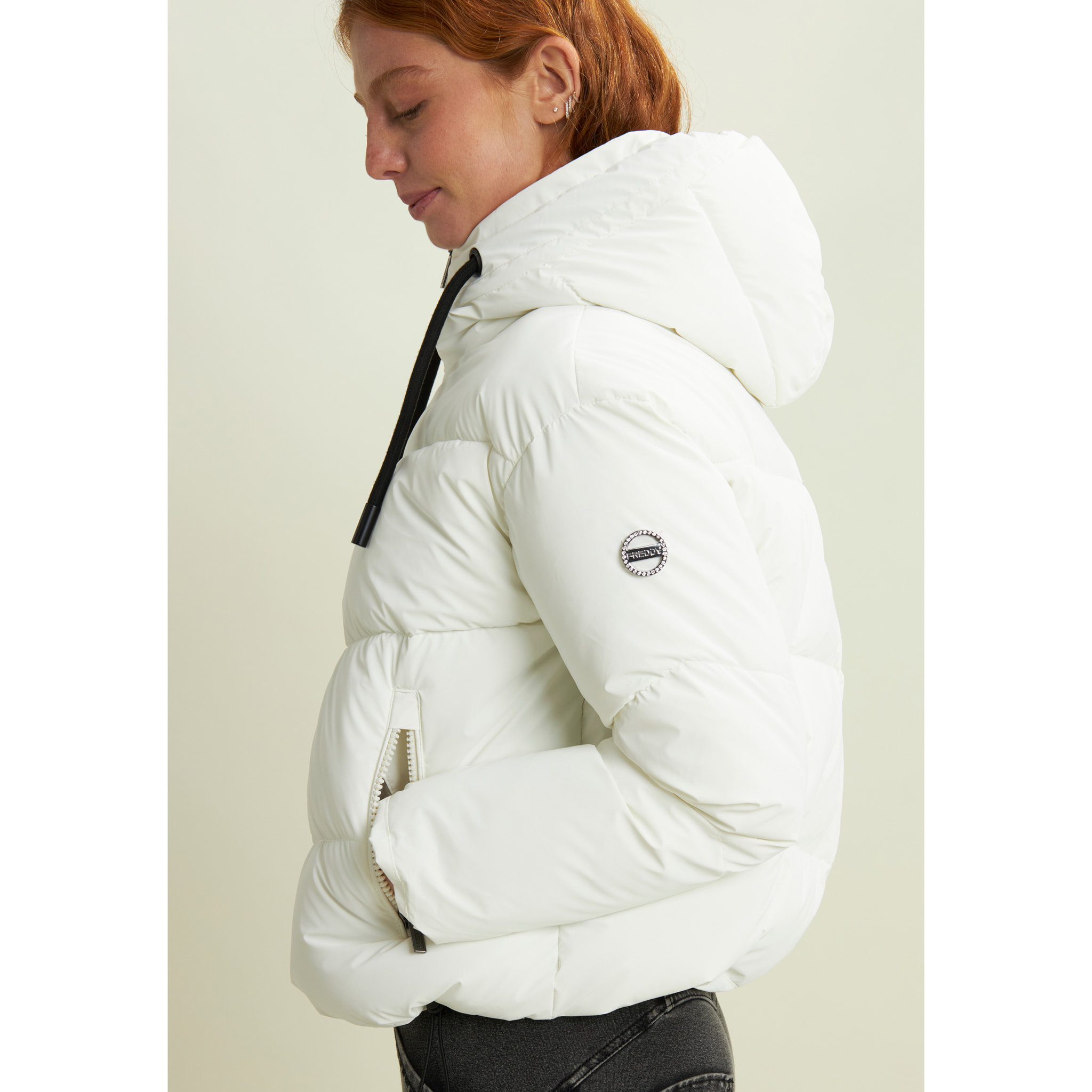 Piumino cropped donna con collo alto e coulisse regolabile