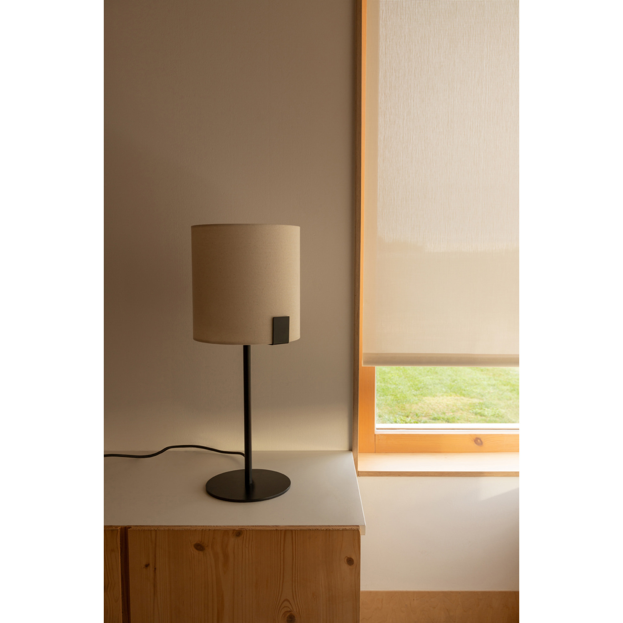 NILA Lampe de table noir et blanc cassé