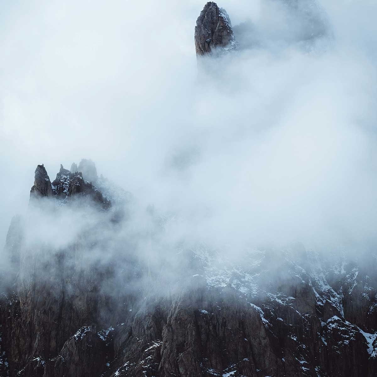 Affiche paysage tempête dans les alpes suisses Affiche sous cadre noir