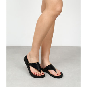 Sandalias de dedo negras con tachuelas