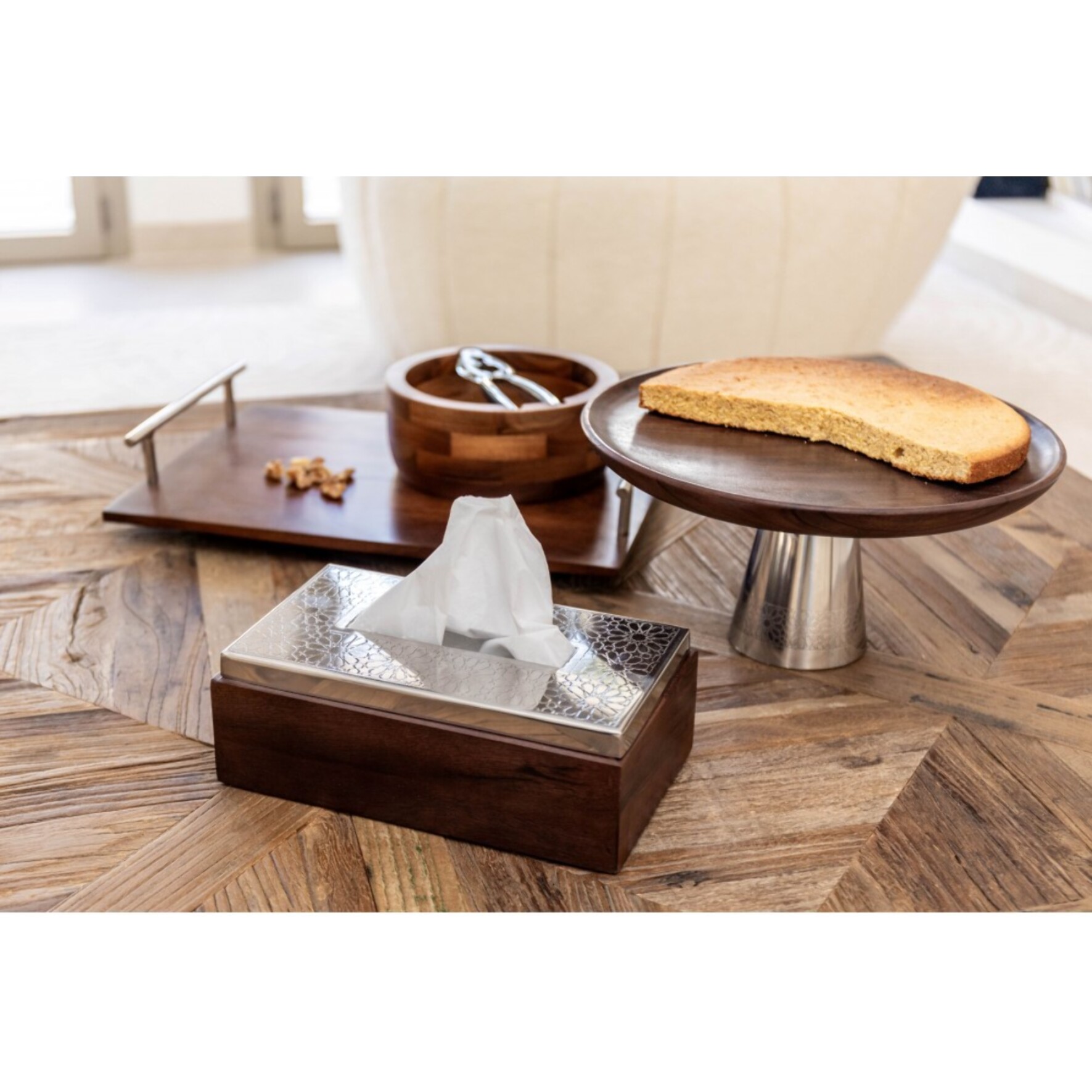 Plat à tarte en bois sur pied en métal argent 30x30x14.5cm