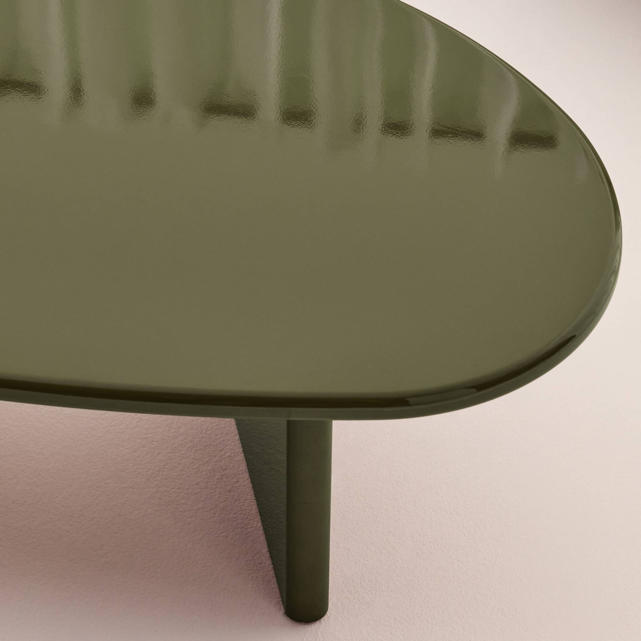 Table basse ovale finition glossy RUMI