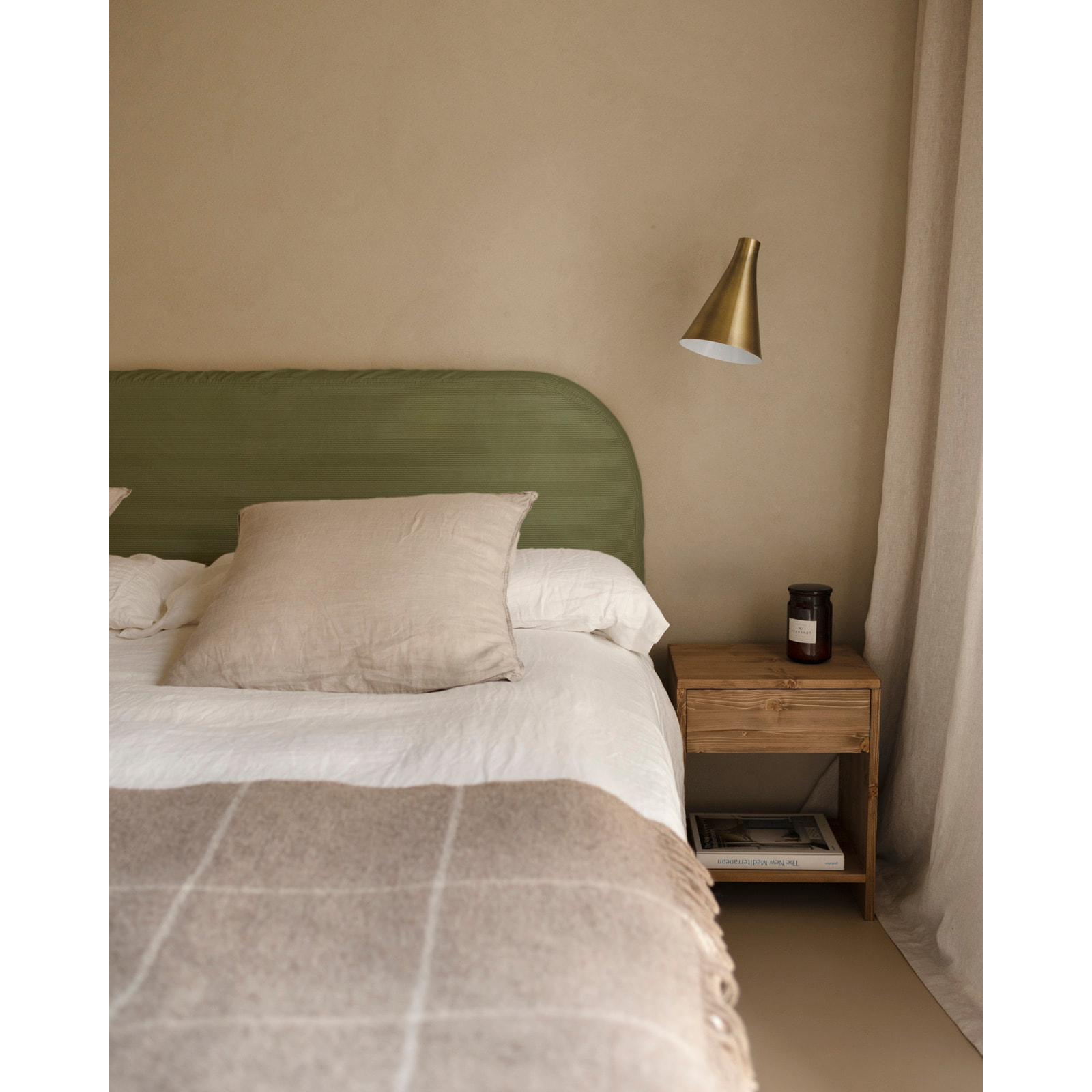 Cabecero tapizado desenfundable de pana verde de varias medidas