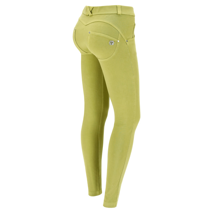 Pantaloni push up WR.UP® skinny in tessuto navetta tinto in capo