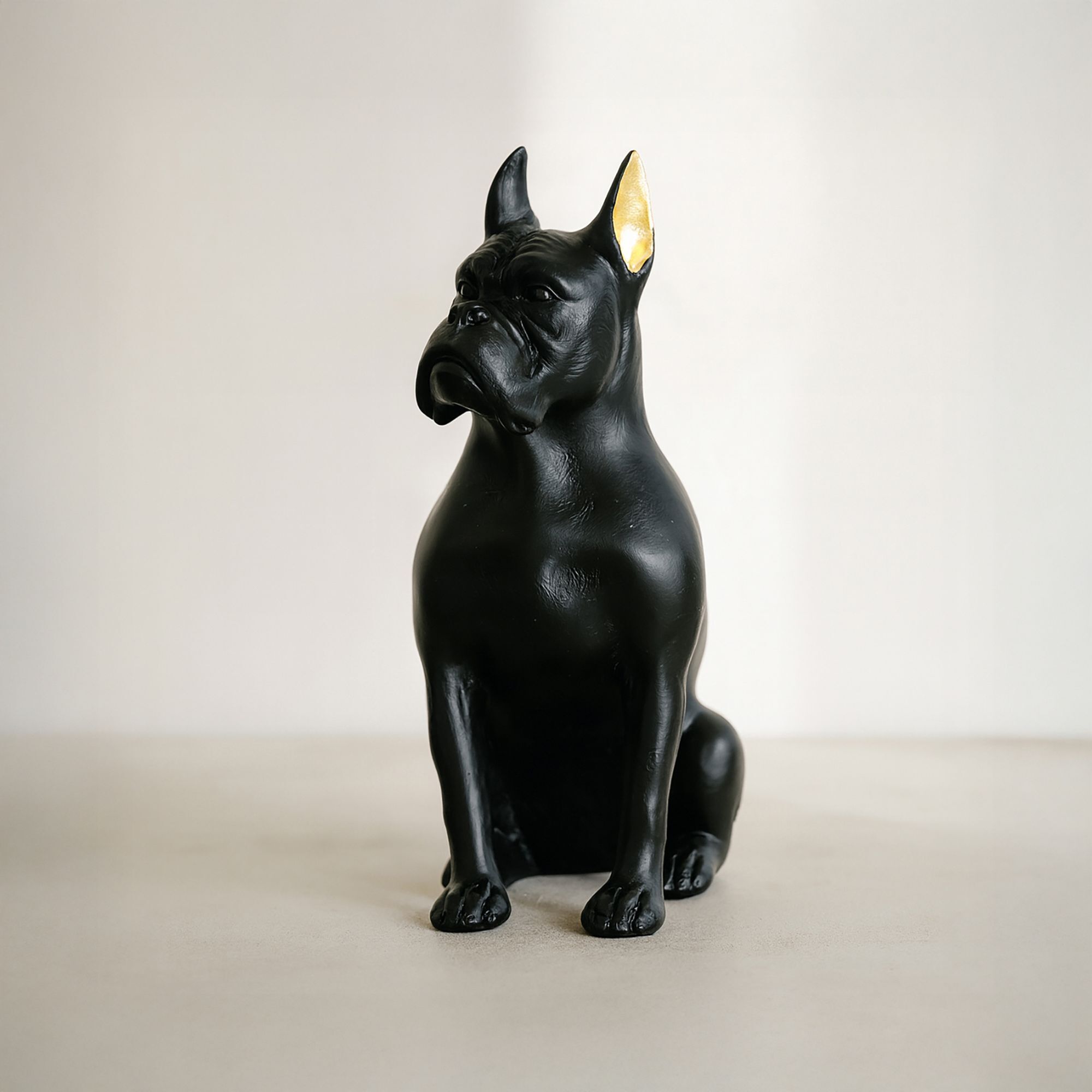 Chien noir en résine  HECTOR