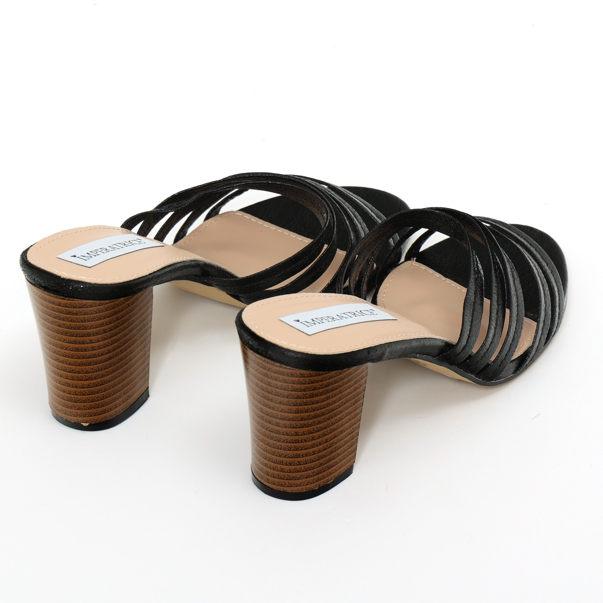 Sandali in simil pelle laminata con tacco comodo