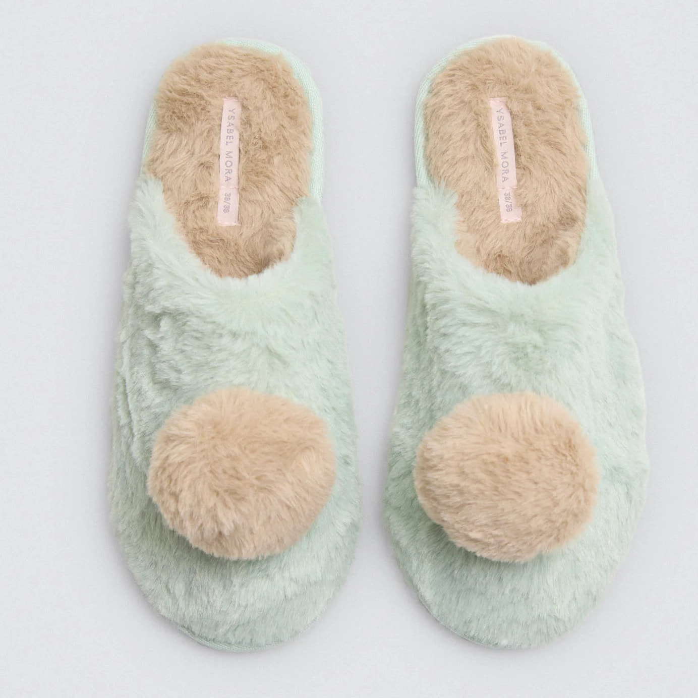 Pantofole con pompon e morbida pelliccia