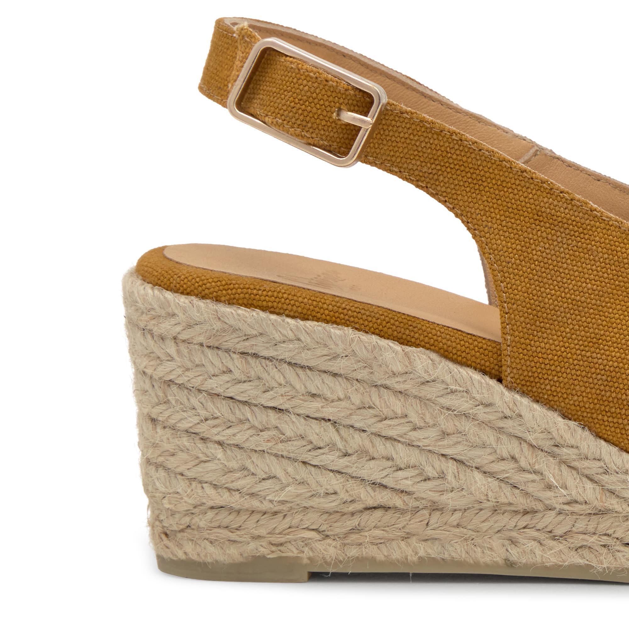 Alpargata destalonada Diana estilo peep-toe en algodón orgánico lavado