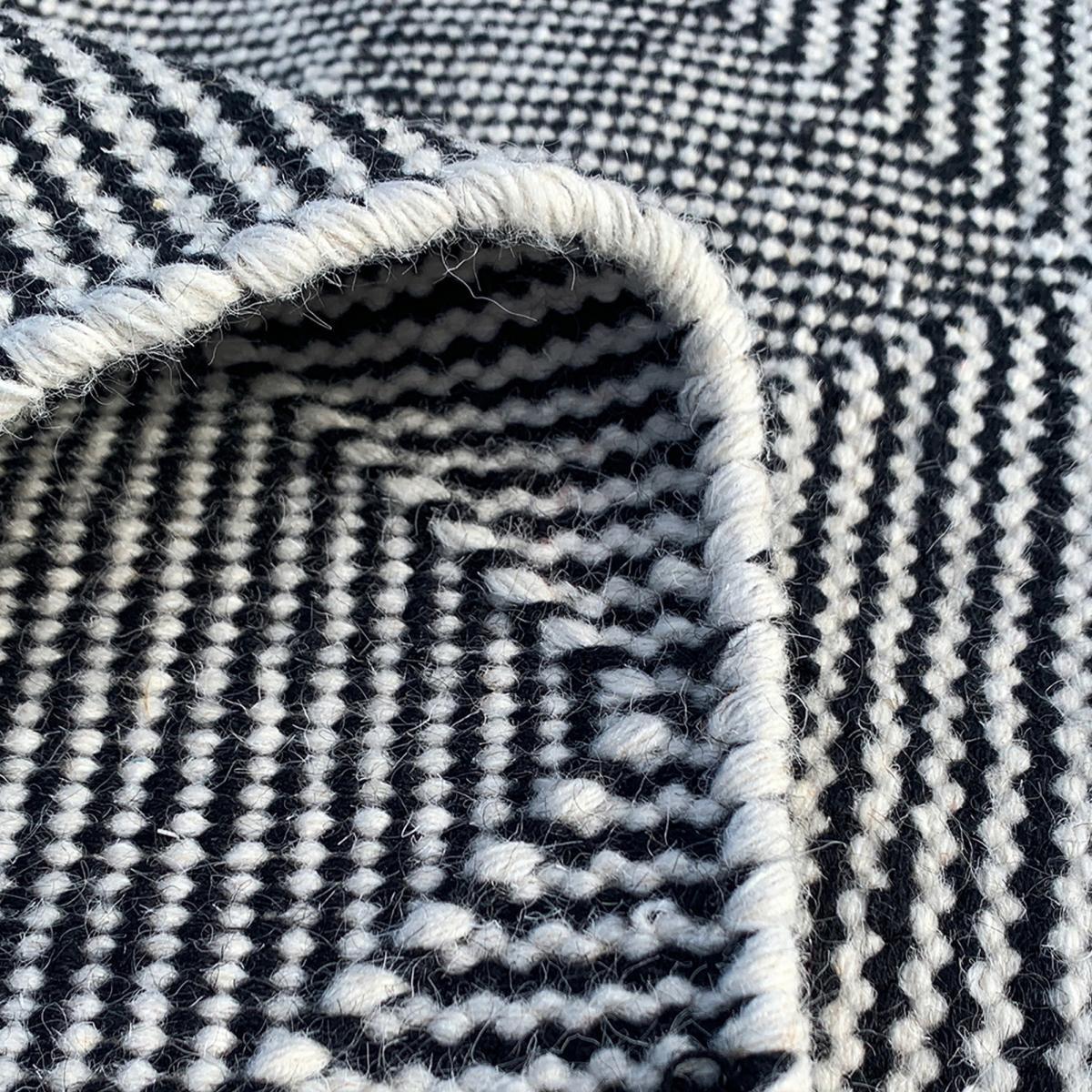 Tapis kilim fait à la main en laine motif géométrique NOMA