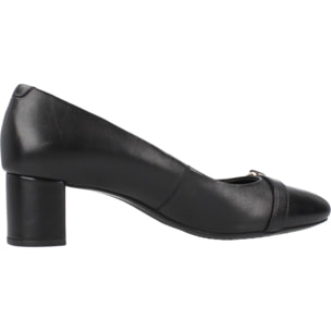 Salones Mujer de la marca GEOX  modelo D PHEBY 50 NEGRO