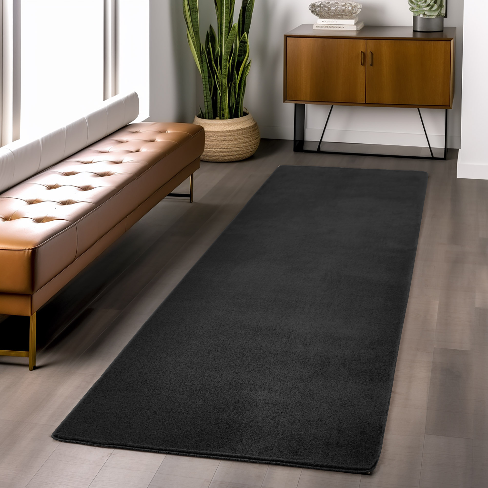 ALBA - Tapis doux noir à poils courts
