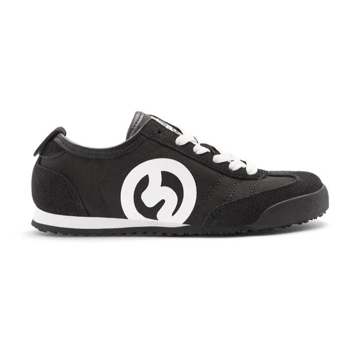 Sneakers nere con dettagli in pelle scamosciata