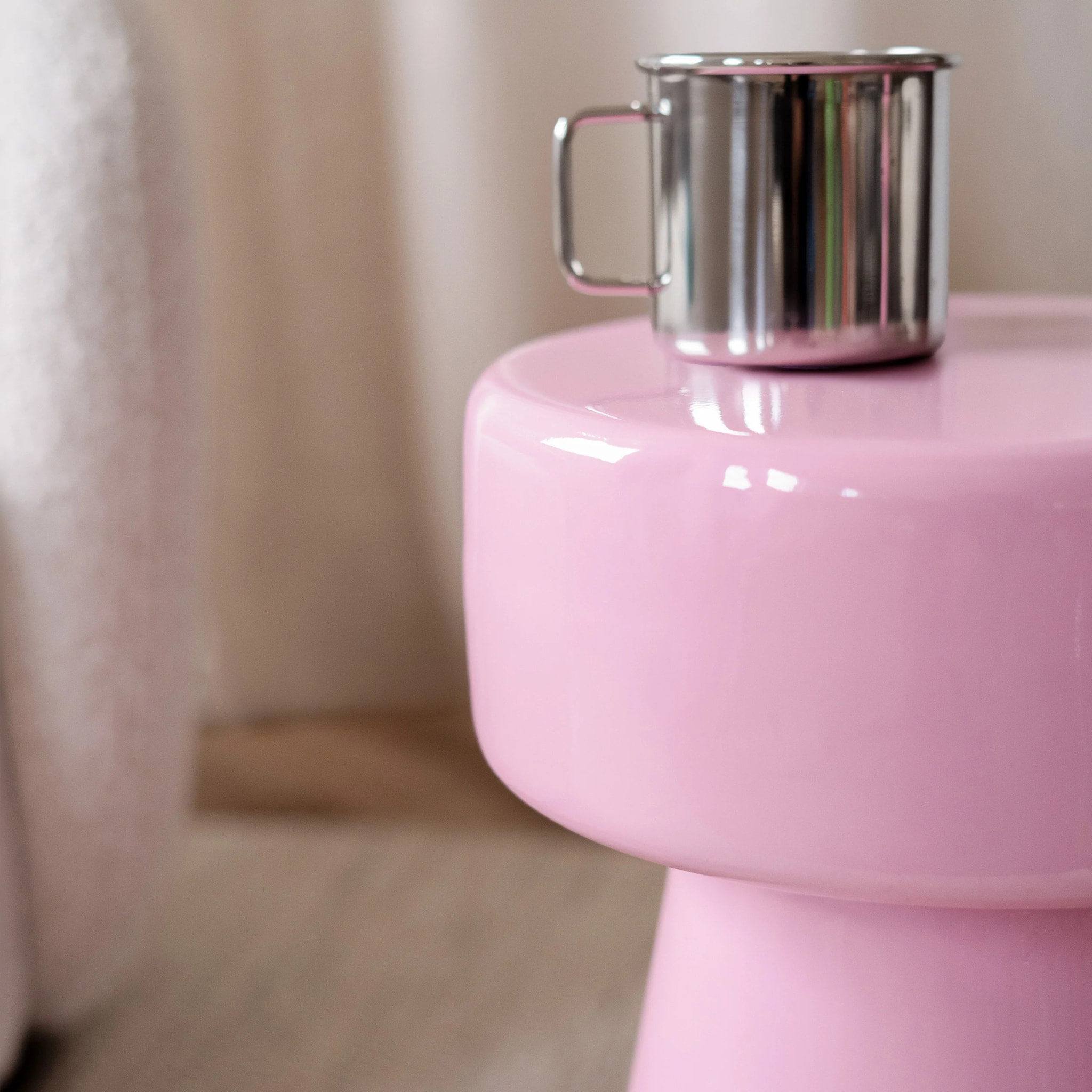 Table d'appoint ronde en métal rose D30 cm - Athéna