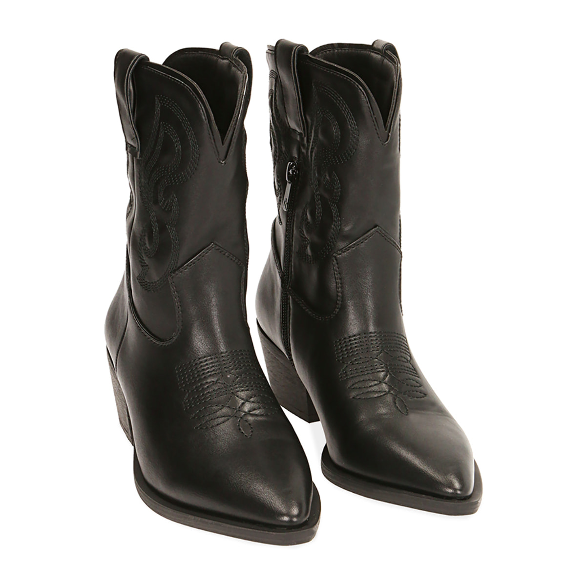 Camperos negros, tacón 5 cm.