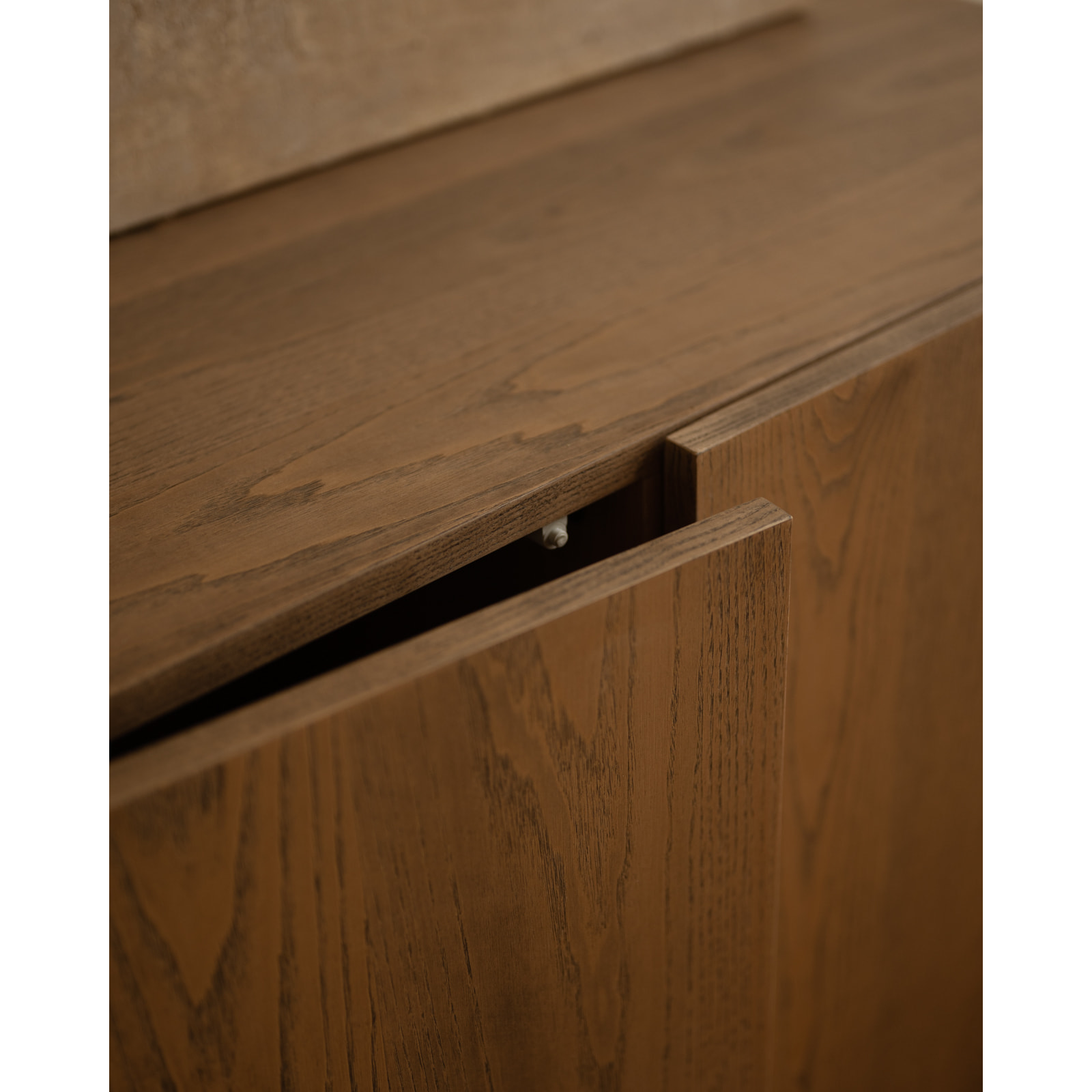 Buffet avec 3 portes en bois de placage de frêne naturel en teinte noisette de 160x40cm Hauteur: 85 Longueur: 160 Largeur: 40