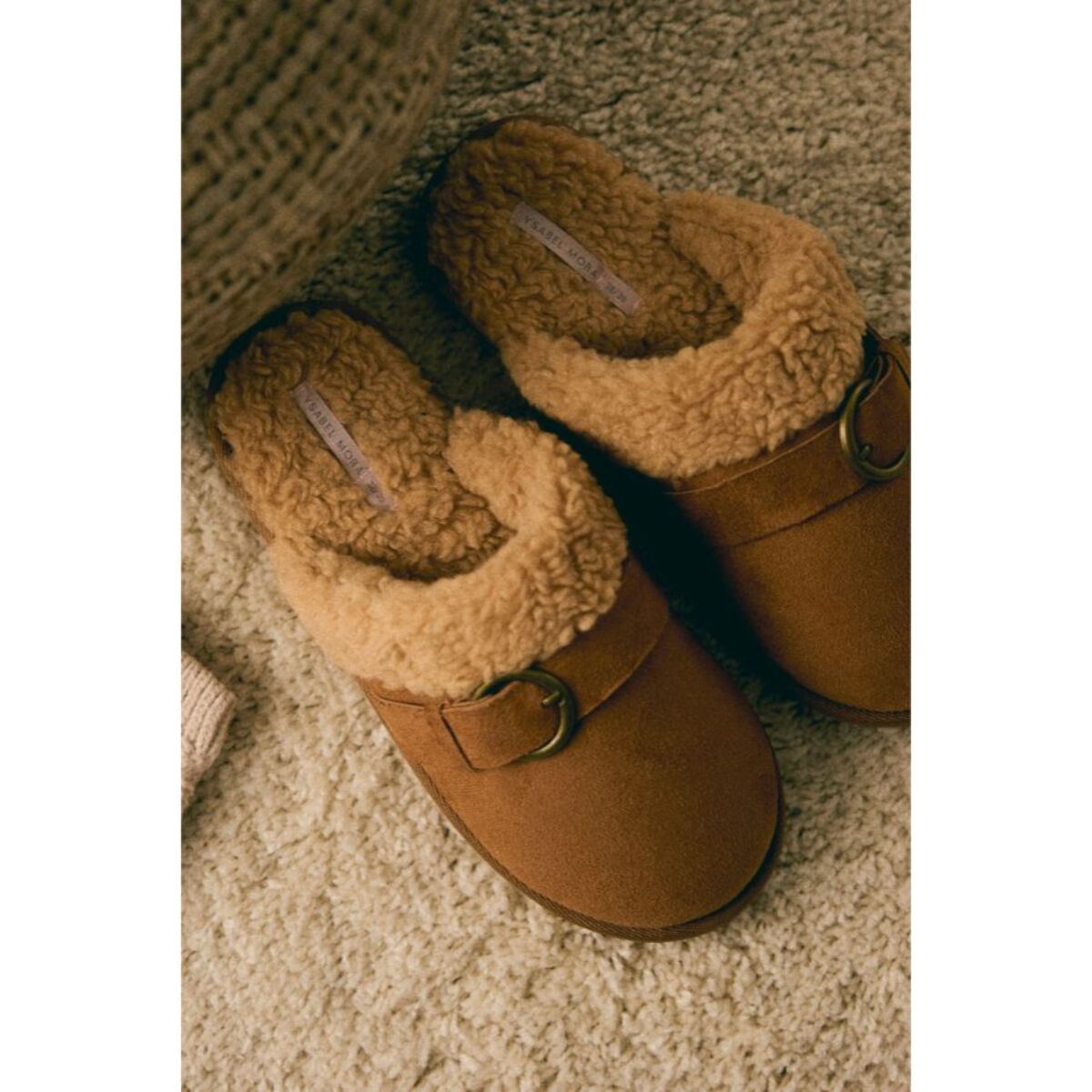 Pantofole da casa con fibbia e pelle di pecora
