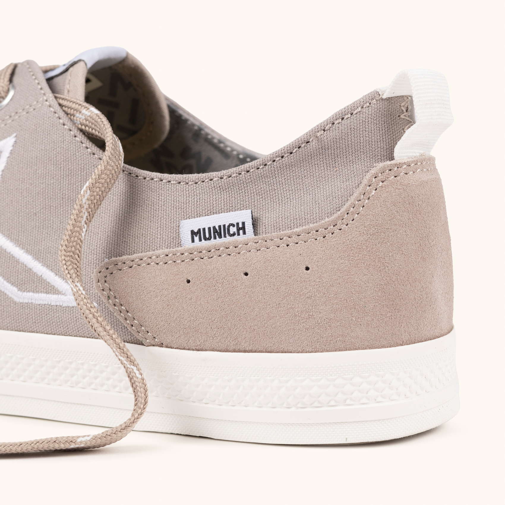 Zapatilla Urbana de Lona con Suela de Goma Blanca MUNICH SWING 16