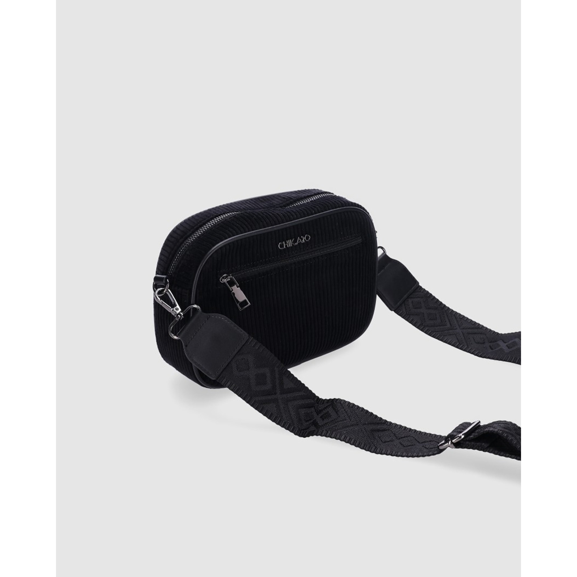 Bolso - Negro - Medida: 23 cm x 16 cm x 8 cm