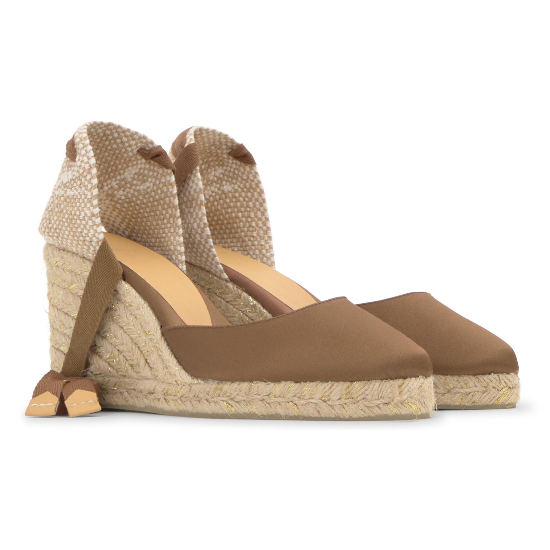 Alpargata Joyce cuña de yute en satén con cintas y punta afilada