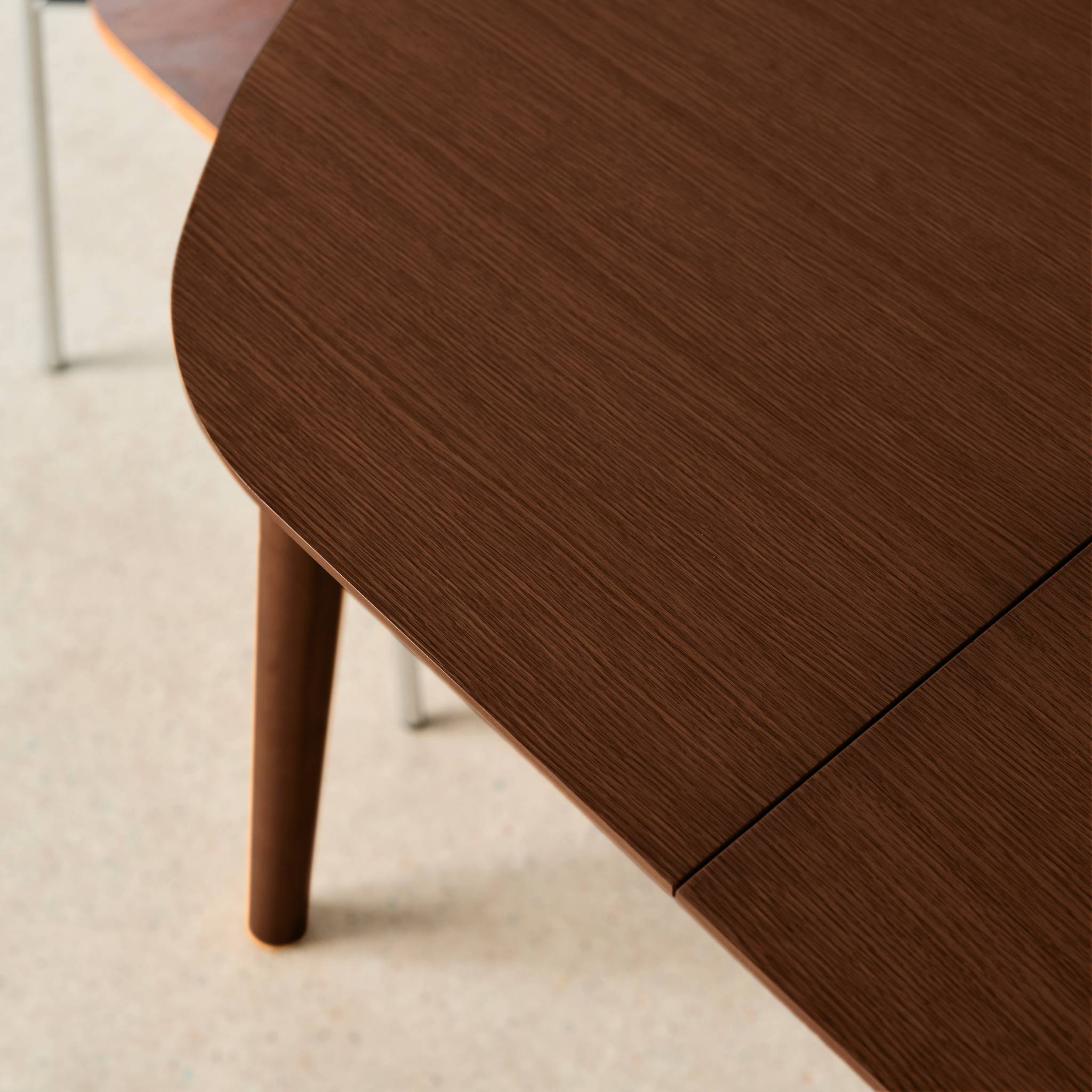 Table à manger ovale extensible bois d'hévéa et placage chêne noyer 4-6 places - 110 / 140 x 100 x 75 cm - Lisa