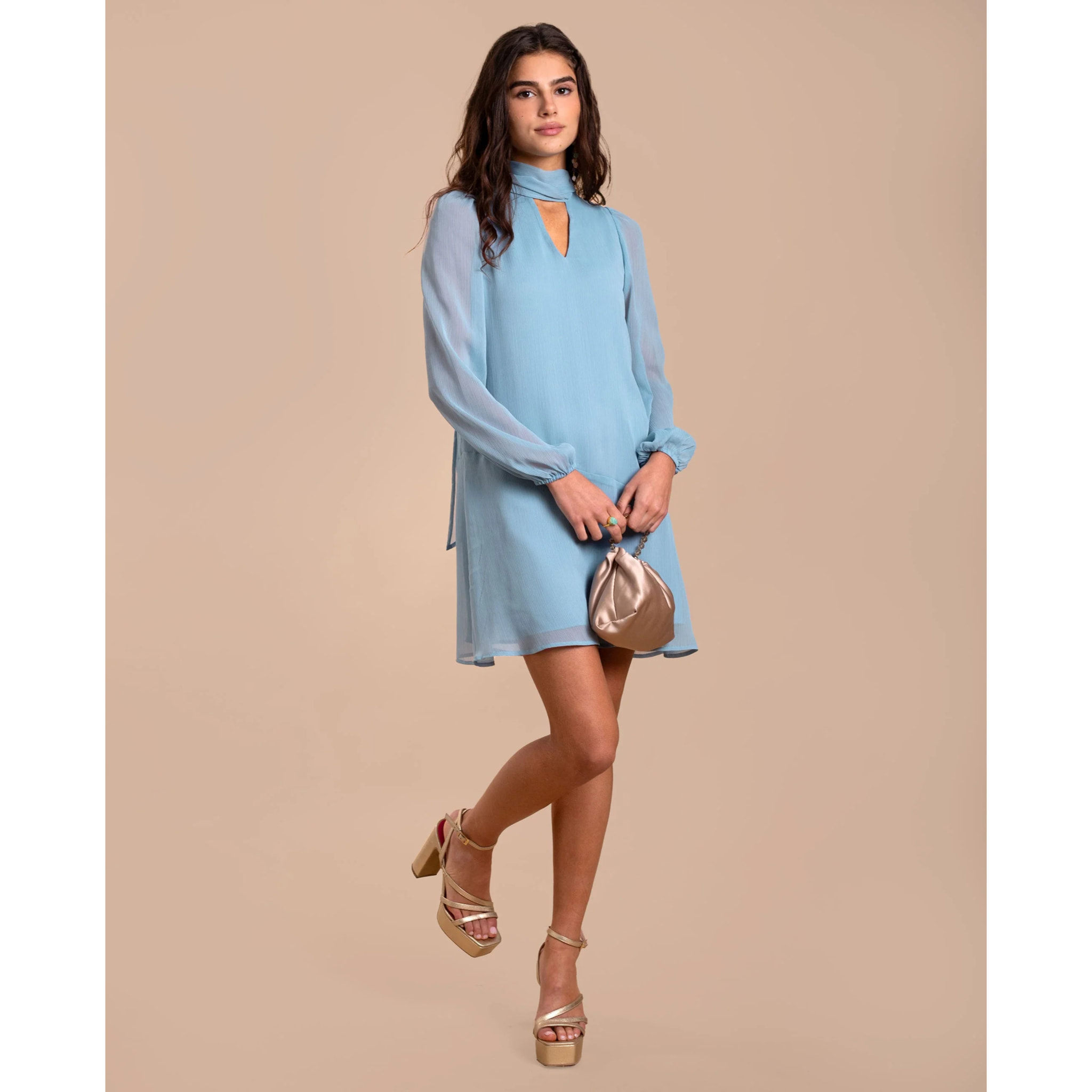 Vestido corto manga abullonada y lazada