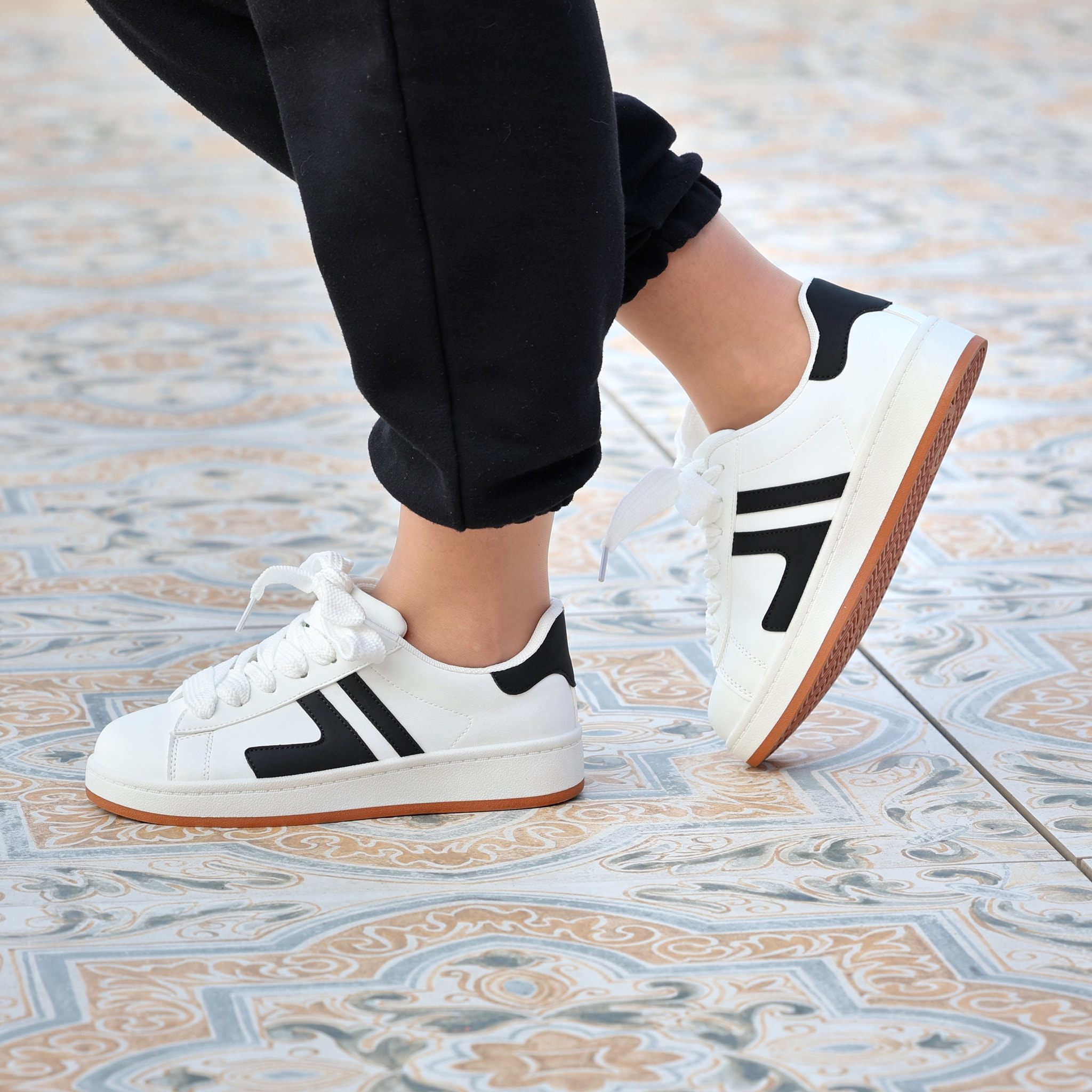 Sneakers in simil pelle bicolore