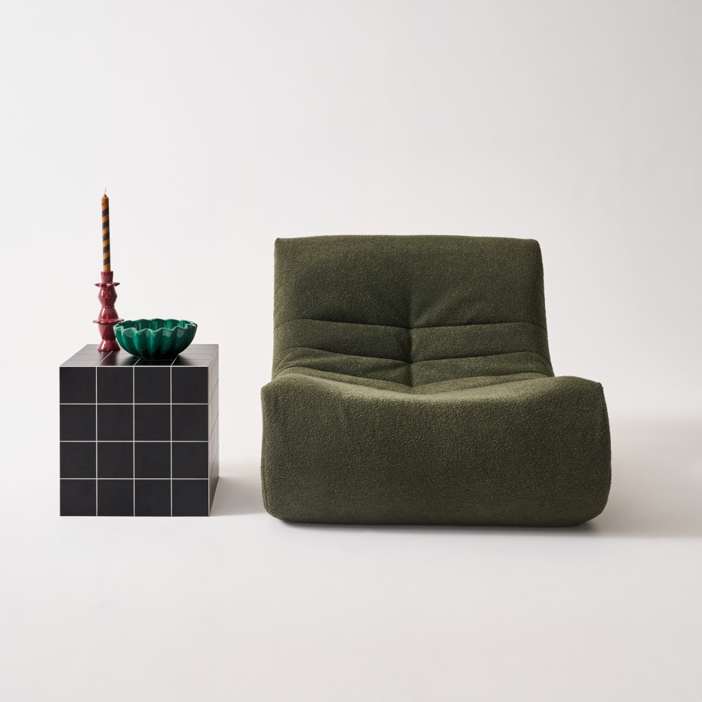 Table basse. table d'appoint cubique imitation carreaux de ciment noir 40x40cm - Kubeeek