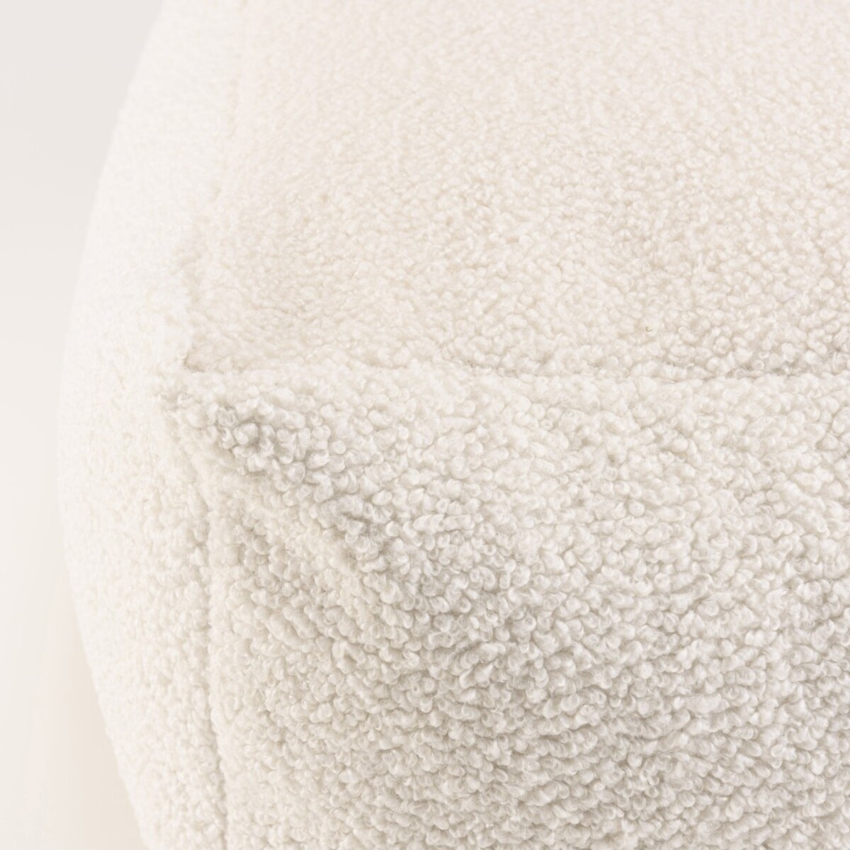 AGATHE - Pouf carré 53x53cm tissu bouclette blanc