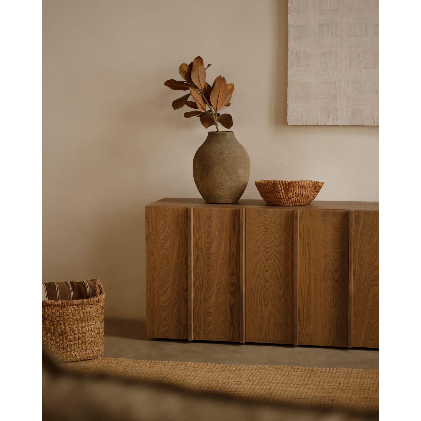 Buffet en placage de frêne naturel avec lattes en teinte noisette en différentes tailles Hauteur: 70 Longueur: 160 Largeur: 40