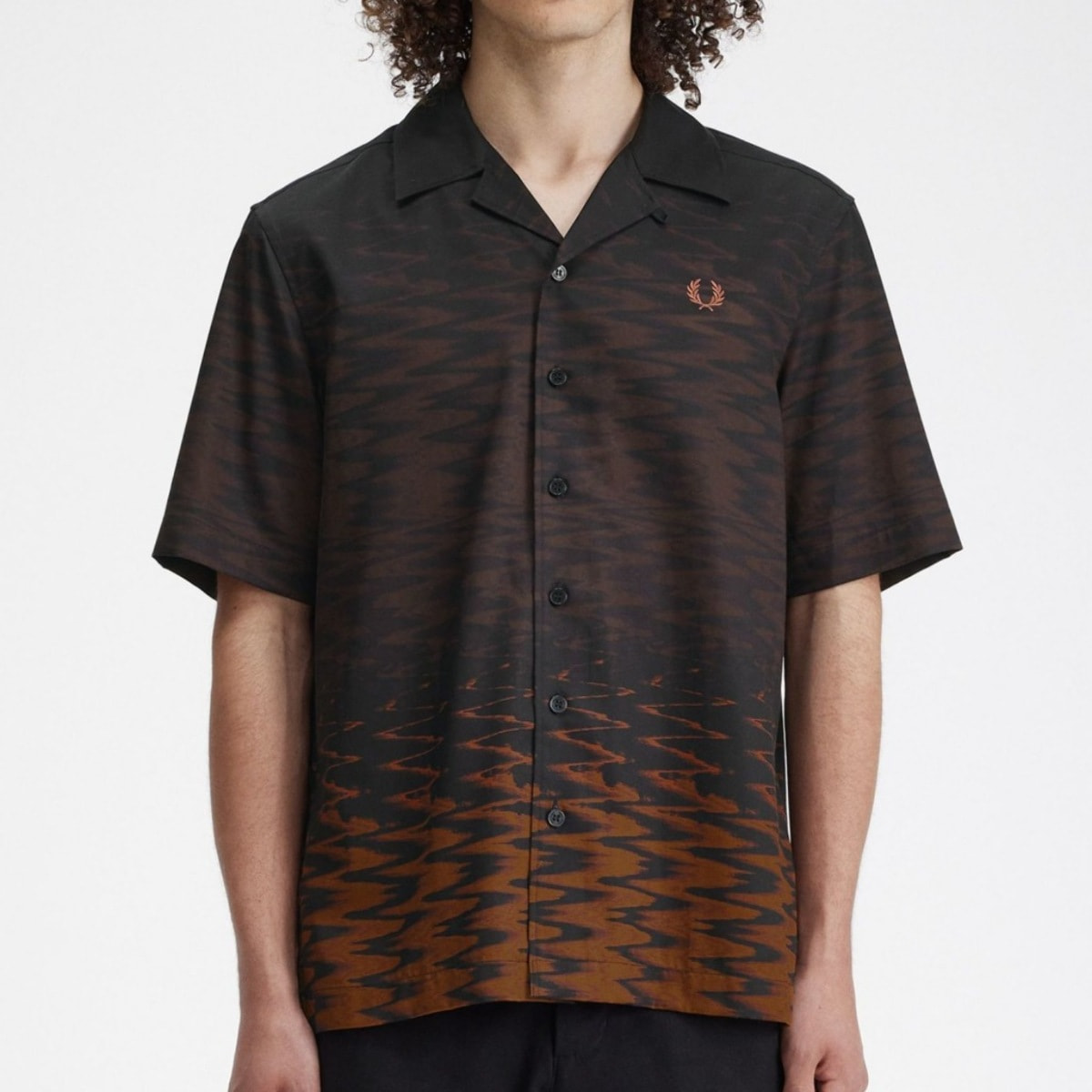 CAMISETA FRED PERRY WAVE GRAPHIC REVERE COLLAR