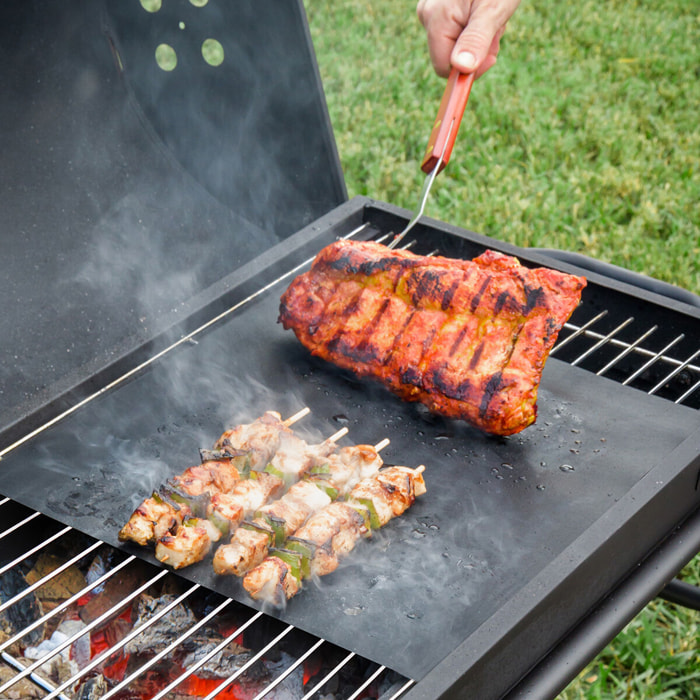 Pack 2 Tappetini per Forno o Barbecue e Barbecue Pieghevole Portatile a Carbone InnovaGoods