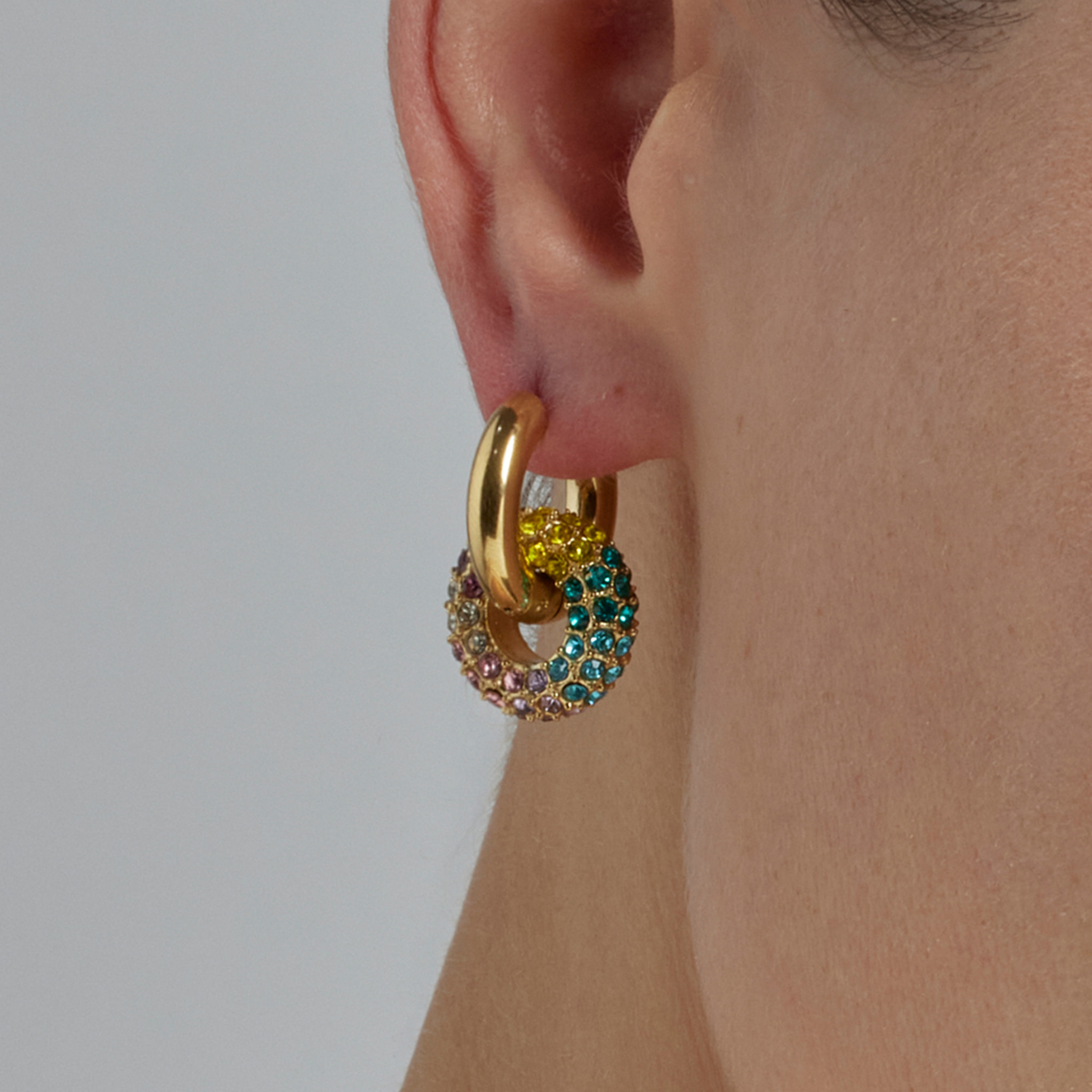 Pendientes de Cristal Multicolor acabados en oro amarillo de 18k