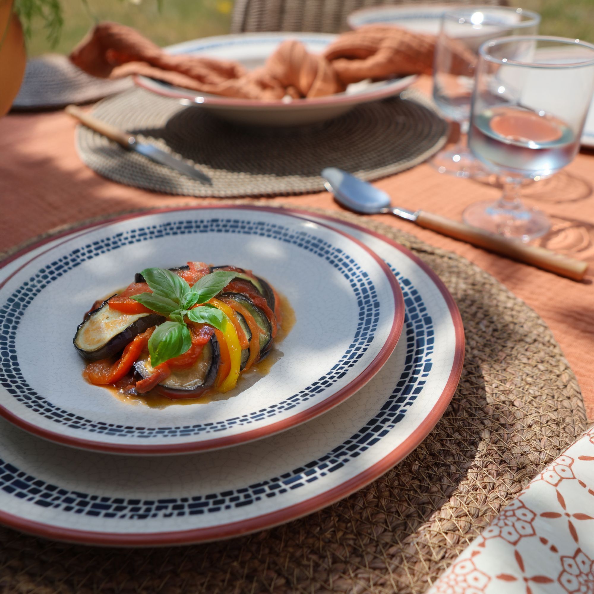 Service de table 36 pièces en en faïence blanche AMATXI