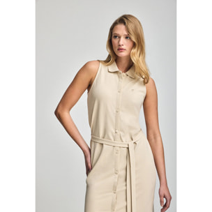 Vestido beige sin mangas abotonado con monograma bordado
