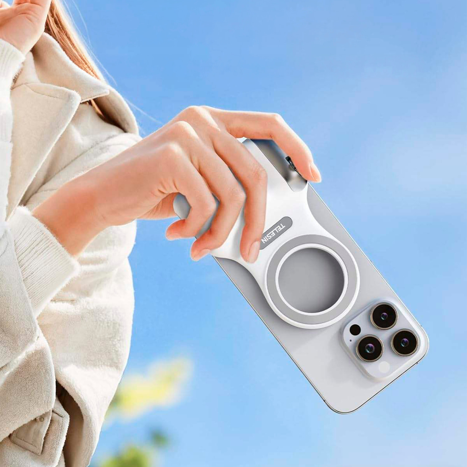 Mango fotográfico magnético para smartphone, control de zoom, botón selfie, disparador y cambio de modos. Con conexión Bluetooth y anillo magnético incluido.