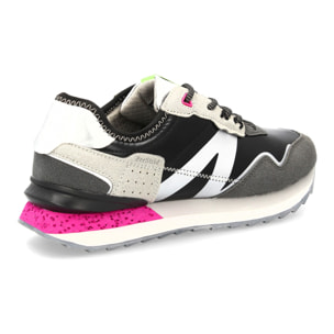 Zapatilla deportiva urbana y moderna