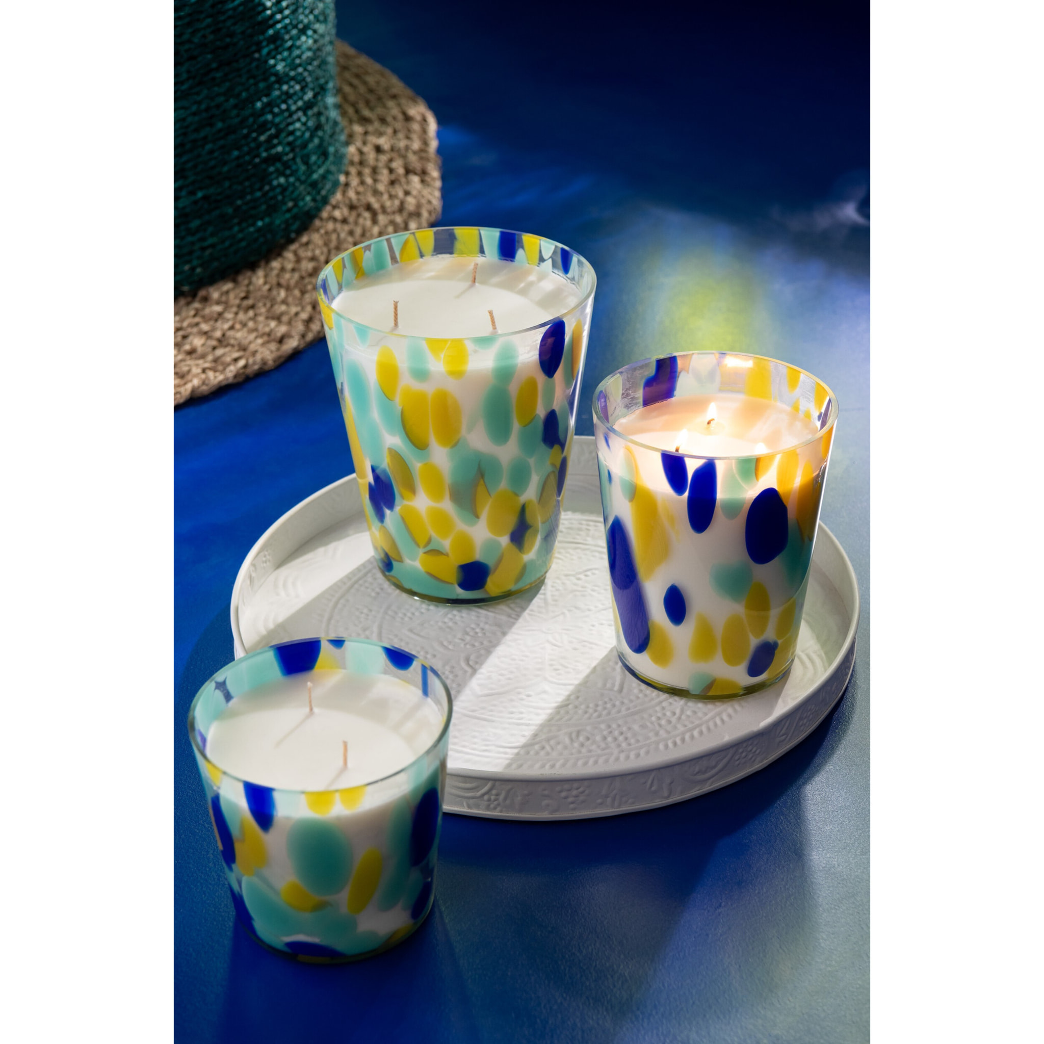 J-Line bougie parfumée Noa - White Tea - verre - bleu/jaune - medium - 68H