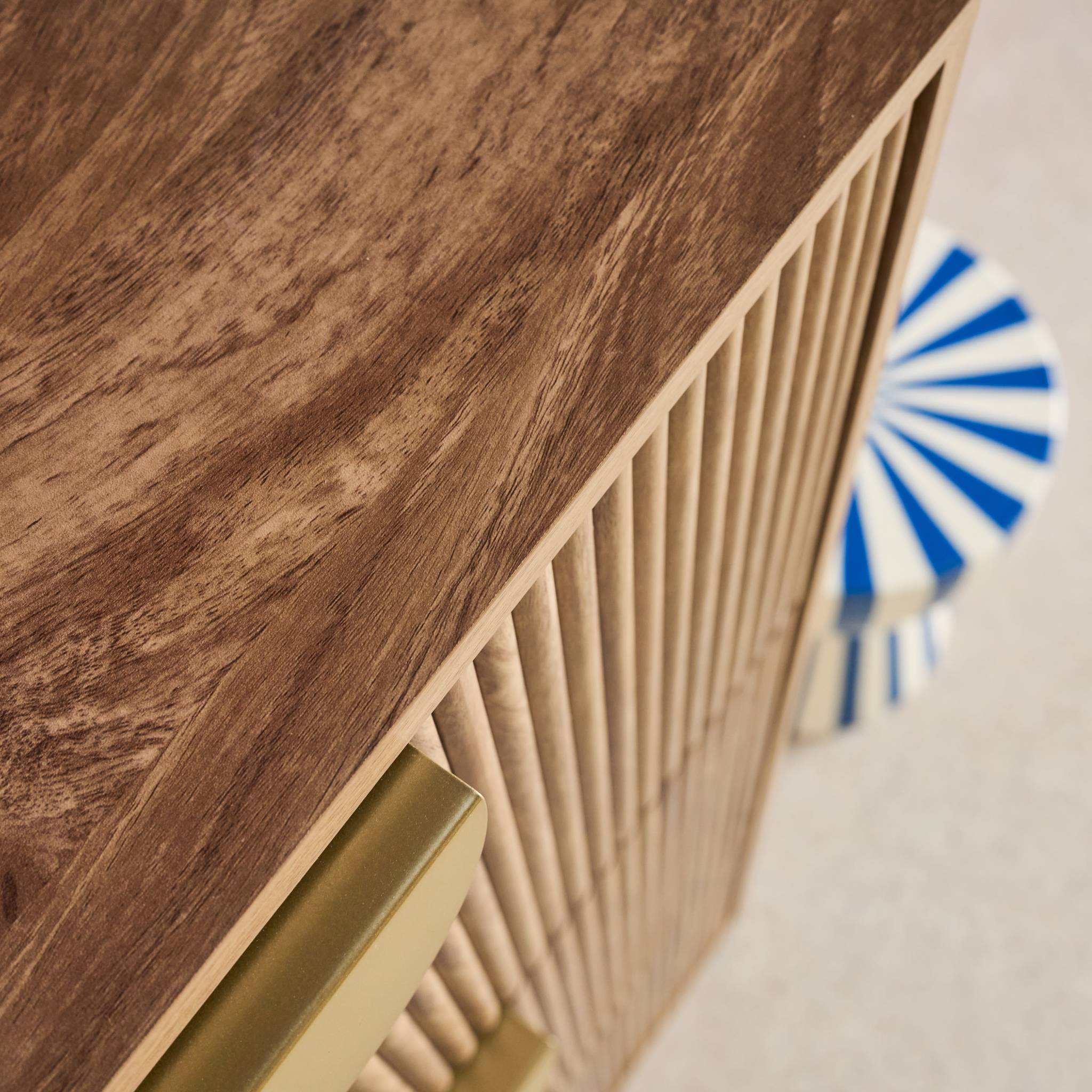 Meuble à chaussures décor bois de manguier rainuré 3 abattants - L 60 x P 25 x H 121 cm - Celian