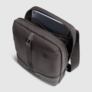 Piquadro Borsello porta iPad®mini in tessuto riciclato e pelle con protezione RFID