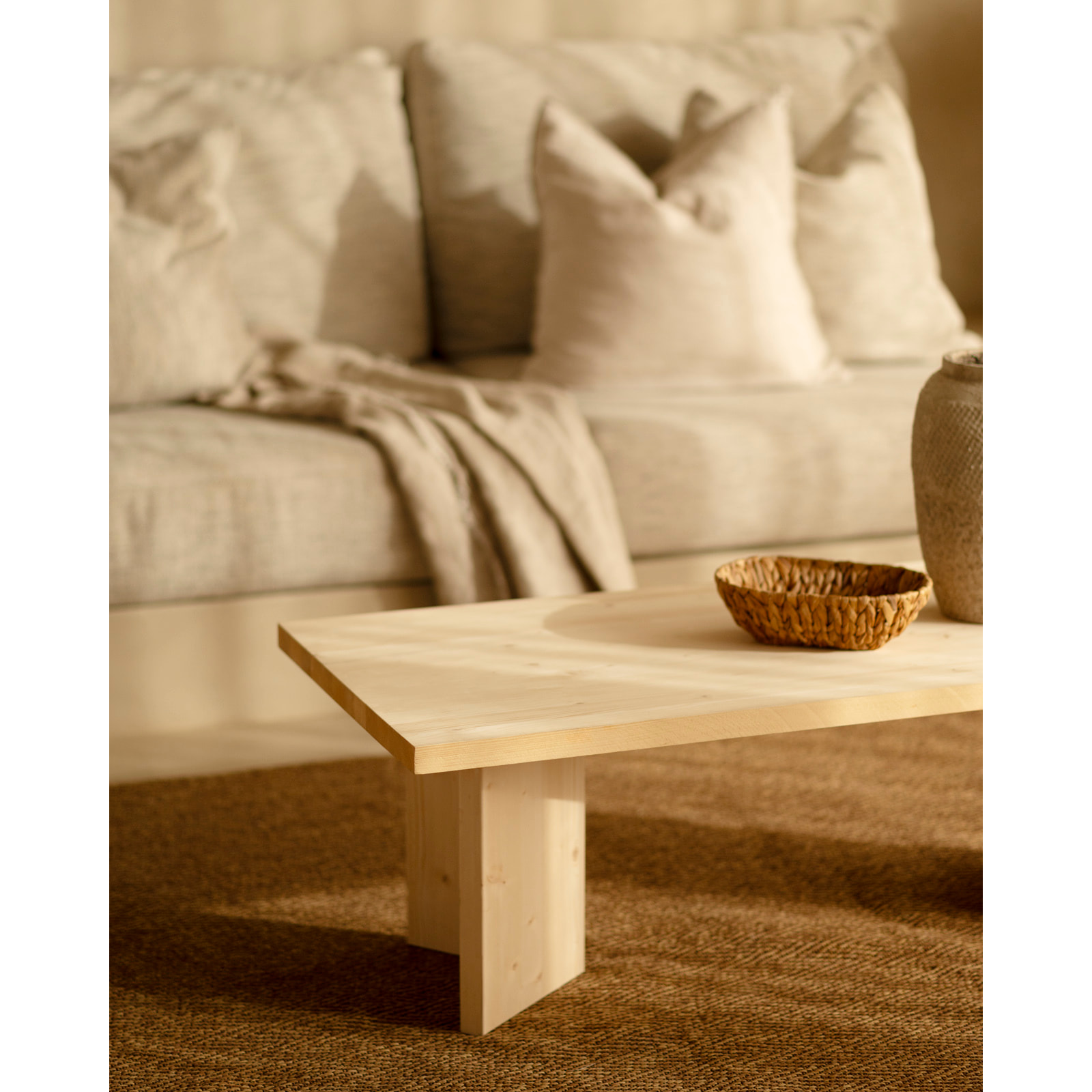 Table basse en bois massif en ton naturel 120x55cm Hauteur: 40 Longueur: 120 Largeur: 55