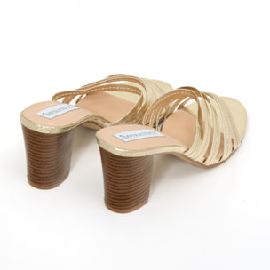 Sandali in simil pelle laminata con tacco comodo