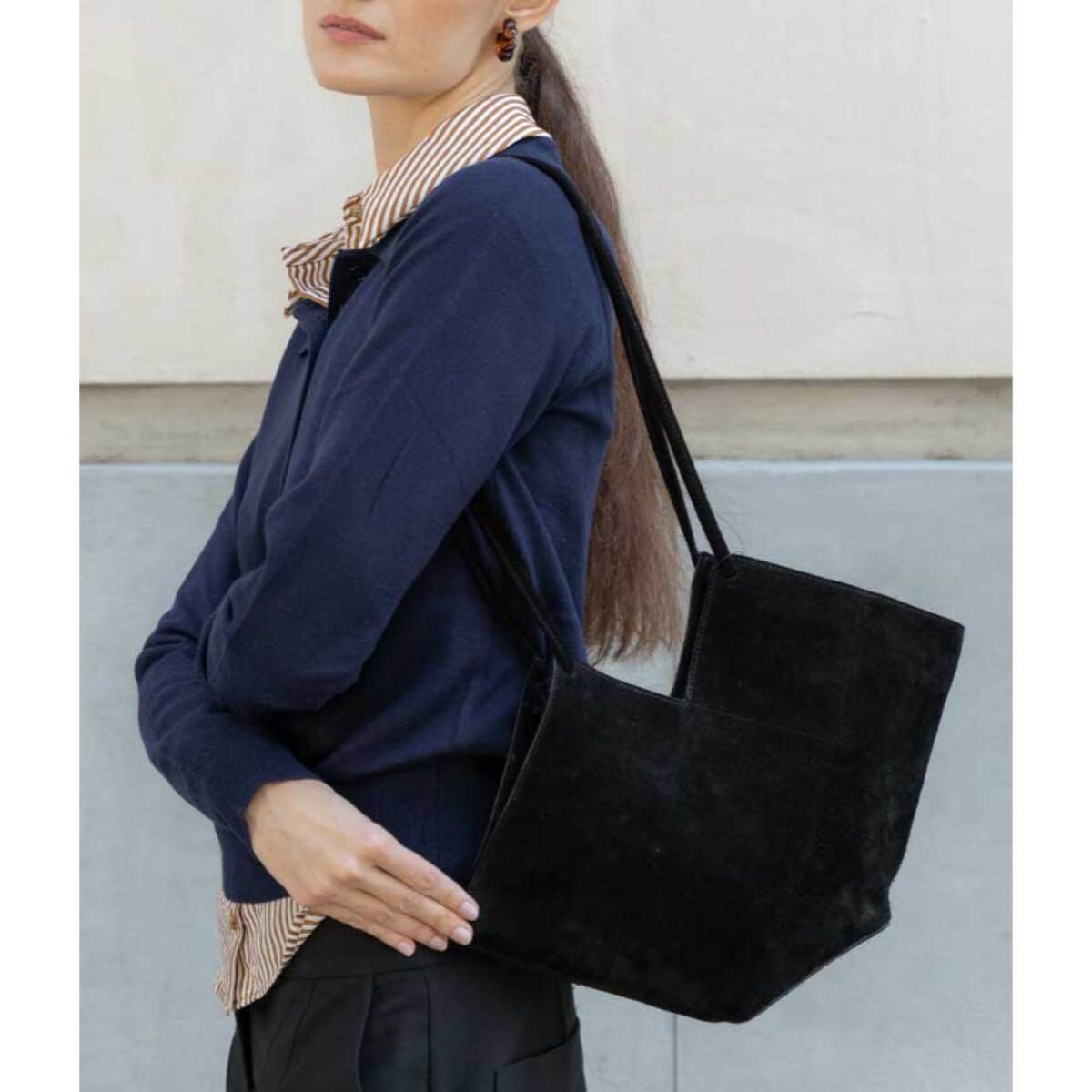 Bolso de hombro negro en serraje piel